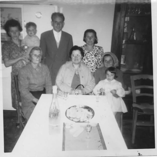 This image has an empty alt attribute; its file name is Tomasso-family-in-Italy-1962-with-Mary-DAgostino-visit-1.jpg